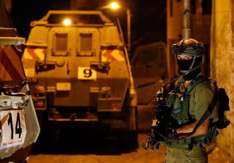فلسطین| یورش اشغالگران به مناطق مختلف کرانه باختری/ وحشت ارتش اسرائیل از رویارویی نظامی با مردم غزه