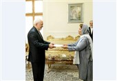 ایران میں پاکستان کی پہلی خاتون سفیر رفعت مسعود نے اپنا سفارتی منصب سنبھال لیا