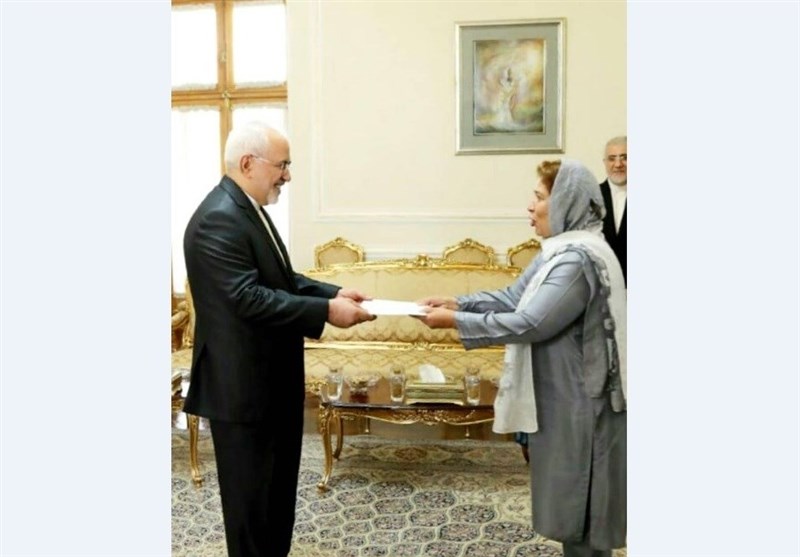 ایران میں پاکستان کی پہلی خاتون سفیر رفعت مسعود نے اپنا سفارتی منصب سنبھال لیا