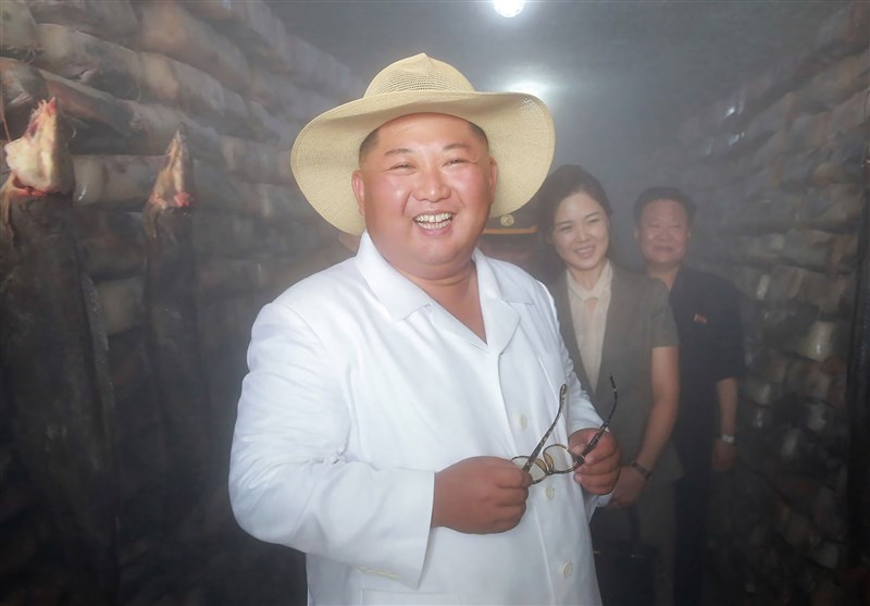بازدید رهبر کره شمالی از کارخانجات و صنایع تولیدی + تصاویر