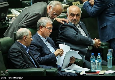 علی ربیعی وزیر تعاون ، کار و رفاه اجتماعی در جلسه استیضاح خود