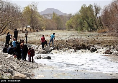 30میلیون متر مکعب از آب زاینده رود به منظور حفظ باغات استان اصفهان رها سازی شد .آب زاینده روز به مدت ده روز باز است و تا سد نکوآباد پیشروی میکند اما به شهر اصفهان نمیرسد .