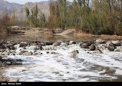 30میلیون متر مکعب از آب زاینده رود به منظور حفظ باغات استان اصفهان رها سازی شد .آب زاینده روز به مدت ده روز باز است و تا سد نکوآباد پیشروی میکند اما به شهر اصفهان نمیرسد .