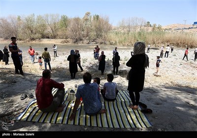 30میلیون متر مکعب از آب زاینده رود به منظور حفظ باغات استان اصفهان رها سازی شد .آب زاینده روز به مدت ده روز باز است و تا سد نکوآباد پیشروی میکند اما به شهر اصفهان نمیرسد .