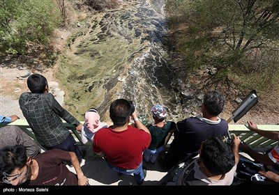 30میلیون متر مکعب از آب زاینده رود به منظور حفظ باغات استان اصفهان رها سازی شد .آب زاینده روز به مدت ده روز باز است و تا سد نکوآباد پیشروی میکند اما به شهر اصفهان نمیرسد .