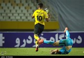 جام حذفی فوتبال| برتری سپاهان مقابل پیکان در نیمه نخست