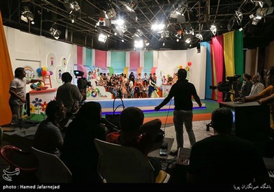 پشت صحنه برنامه تلویزیونی کودک و نوجوان رنگین کمان