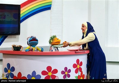 آزاده آل ایوب(خاله نرگس) مجری برنامه تلویزیونی کودک و نوجوان رنگین کمان