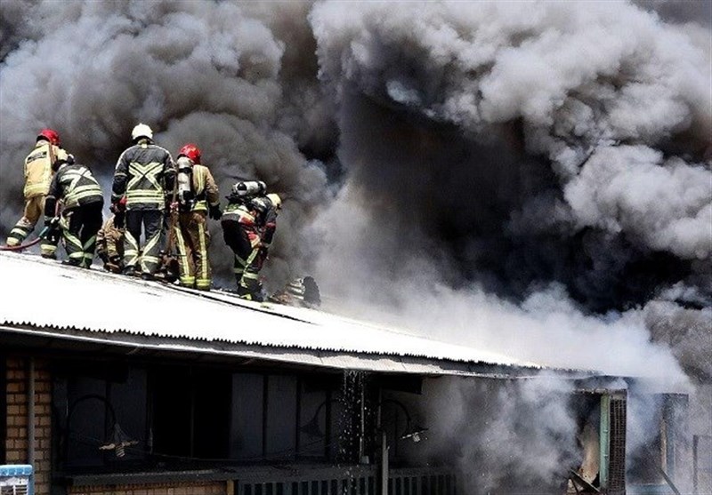 تهران| آتش‌سوزی گسترده انبار لوازم خانگی در خیابان خیام