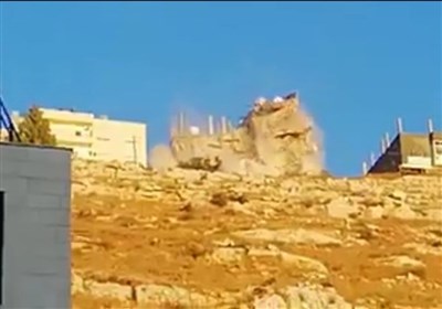خاص /تسنیم - بالفیدیو ..لحظة انهیار المبنى الذی تحصن به الارهابیون فی منطقة السلط فی الاردن