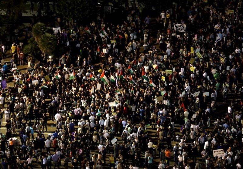 تظاهرات علیه قانون قومیت به تل‌آویو کشیده شد؛ خشم مقامات صهیونیست از برافراشته شدن پرچم فلسطین+عکس