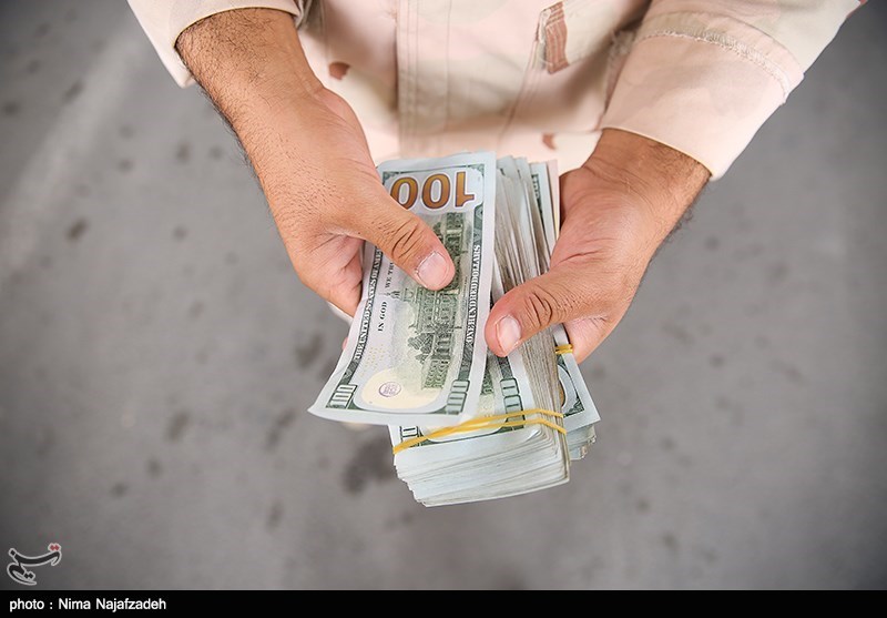کشف ارزهای قاچاق به ارزش 11 میلیارد در فرودگاه امام خمینی