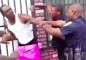 US: Baltimore Police Filmed Brutally Punching Black Man (+Video)