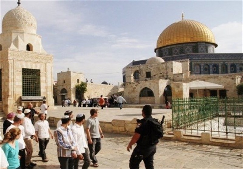 Jewish Settlers Storm Al-Aqsa Mosque Compound under Israeli Police Protection