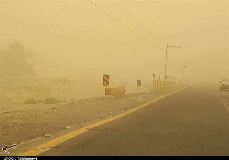 Intense Dust Storm Hits Iran&apos;s Sistan and Balouchestan, Disrupts Life