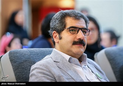 سعید اسدی مسئول دفتر بین‌الملل اداره کل هنرهای نمایشی در نشست خبری هفدهمین جشنواره تئاتر عروسکی