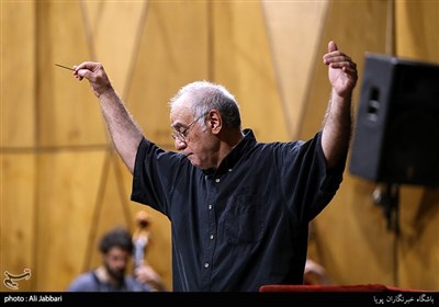 نادر مرتضی‌پور رهبر ارکستر سمفونیک تهران 
