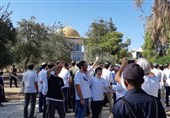 عشرات المستوطنین یقتحمون المسجد الأقصى