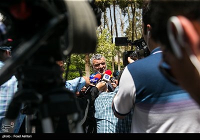محمود حجتی وزیر جهاد کشاورزی در حاشیه جلسه هیئت دولت