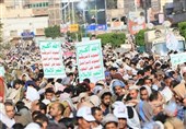 یمن| تظاهرات گسترده مردمی علیه آمریکا و رژیم سعودی در صنعاء/ جنگ اقتصادی متجاوزان برای به زانو درآوردن مردم