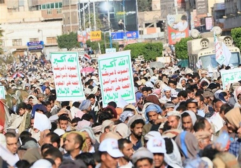 یمن| تظاهرات گسترده مردمی علیه آمریکا و رژیم سعودی در صنعاء/ جنگ اقتصادی متجاوزان برای به زانو درآوردن مردم