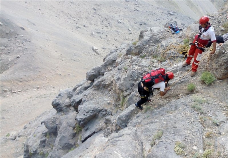 لرستان|کوهنوردان گرفتار شده در اشترانکوه نجات یافتند