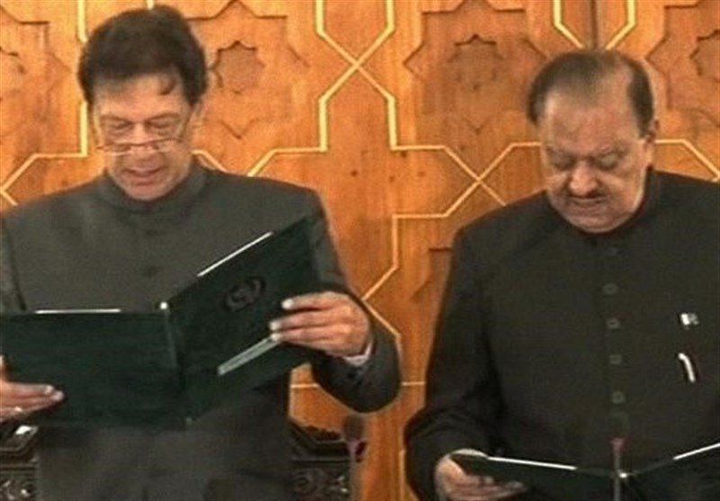 پاکستان کے 22ویں نومنتخب وزیر اعظم عمران خان اپنے عہدے کا حلف اٹھالیا ہے