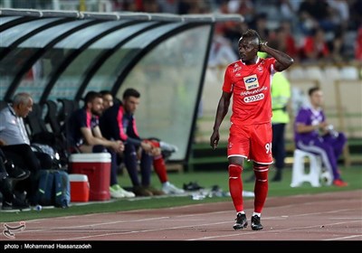 دیدار تیم‎های فوتبال پرسپولیس و نفت مسجد سلیمان