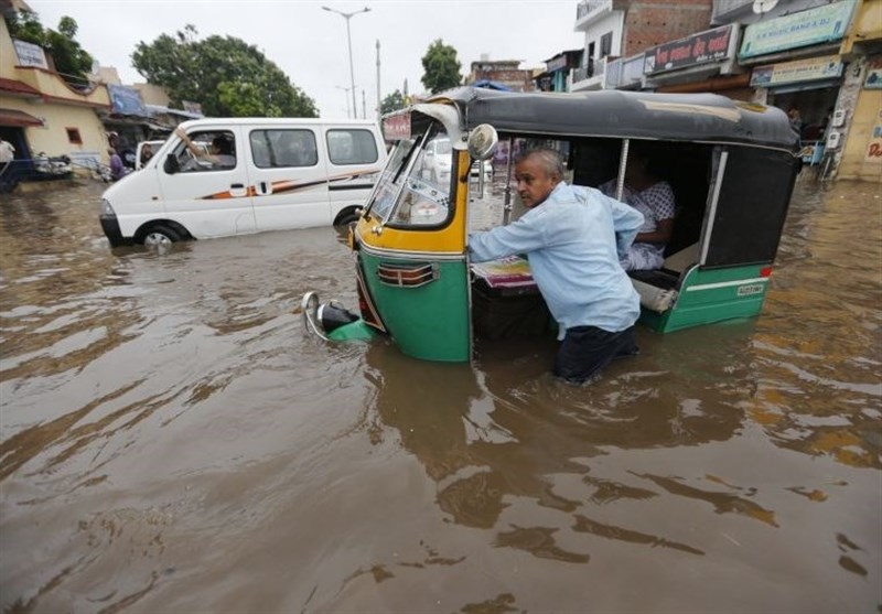 Thousands Await Rescue amid Deadly South Indian Floods