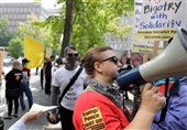 Opposing Right-Wing, Left-Wing Protesters Face Off in Seattle over Gun-Control Initiative (+Video)