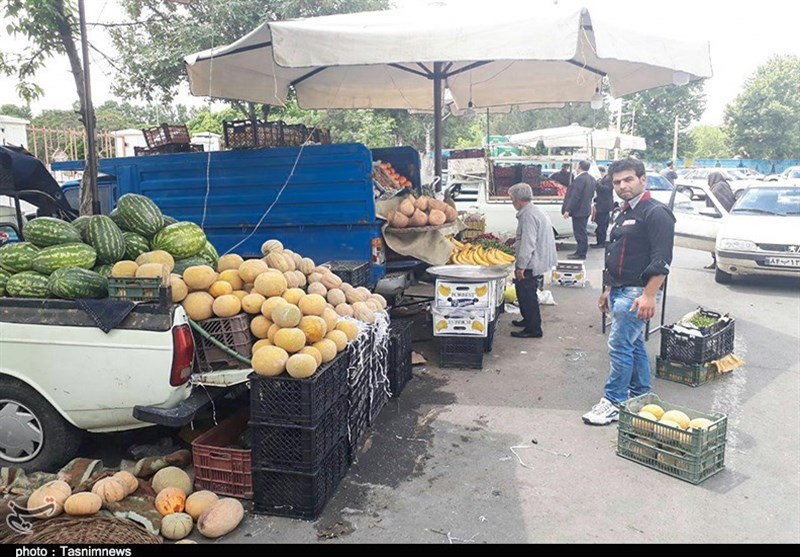 همدان| بساط «دستفروشان» موجب رکود در بازار اسدآباد شده است