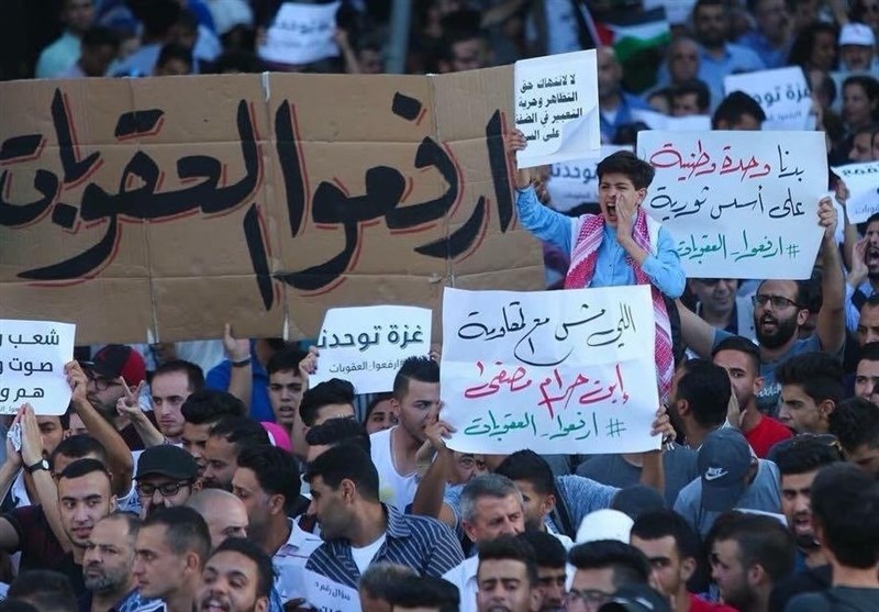 فلسطین| تحصن گسترده در کرانه باختری در حمایت از مردم غزه