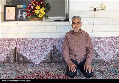 حاج حسین خسرو خاور جانباز 70درصدی که یادآور شهید رجب محمدزاده است.