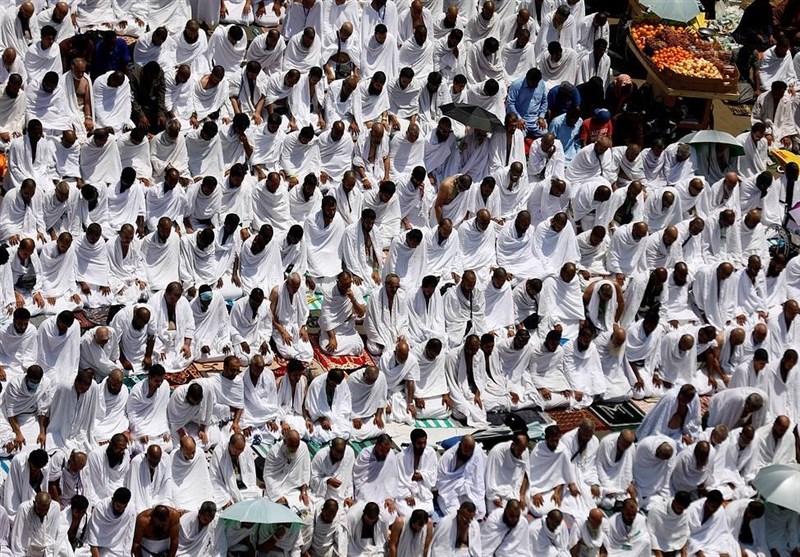 Hajj Pilgrims Pray at Mount Arafat to Mark Most Important Day of Hajj (+Photos)