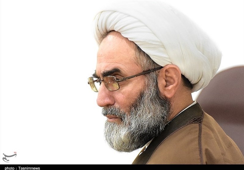 امام جمعه رشت: مردم ایران هرگز جنایات آمریکا را فراموش نمی‌کند/ انقلاب اسلامی با قدرت پیش می‌رود