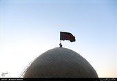 اهتزاز پرچم گنبد امام حسین(ع) بر فراز مراز شهدای گمنام