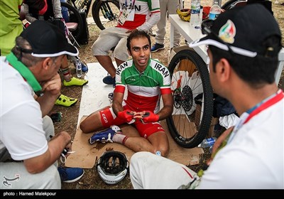 Iranian Cyclists Race in Asian Games