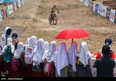 Iranian Cyclists Race in Asian Games