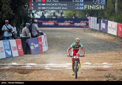 Iranian Cyclists Race in Asian Games