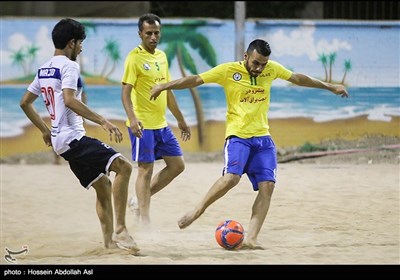 دیدار تیمهای فوتبال ساحلی شهید جهان نژادیان آبادان و پیام کویر اردکان یزد