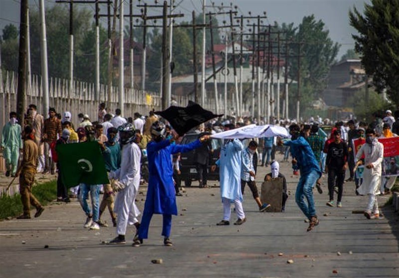 Clashes Erupts in Kashmir Following Eid al-Adha Prayers (+Photos, Video)