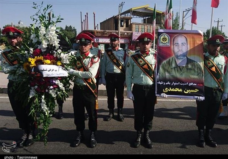 پیکر سرباز شهید ناجا در خمین تشییع شد