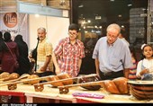 خلق شاهکارهای هنری "کندهکاری" روی چوب در آذربایجانغربی+فیلم
