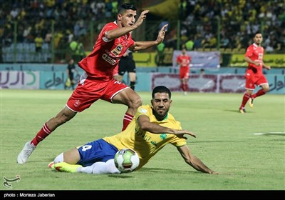 دیدار تیم های فوتبال صنعت نفت و پرسپولیس - آبادان