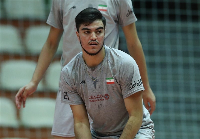 Morteza Sharifi Signs for Shahrdari Oroumiyeh