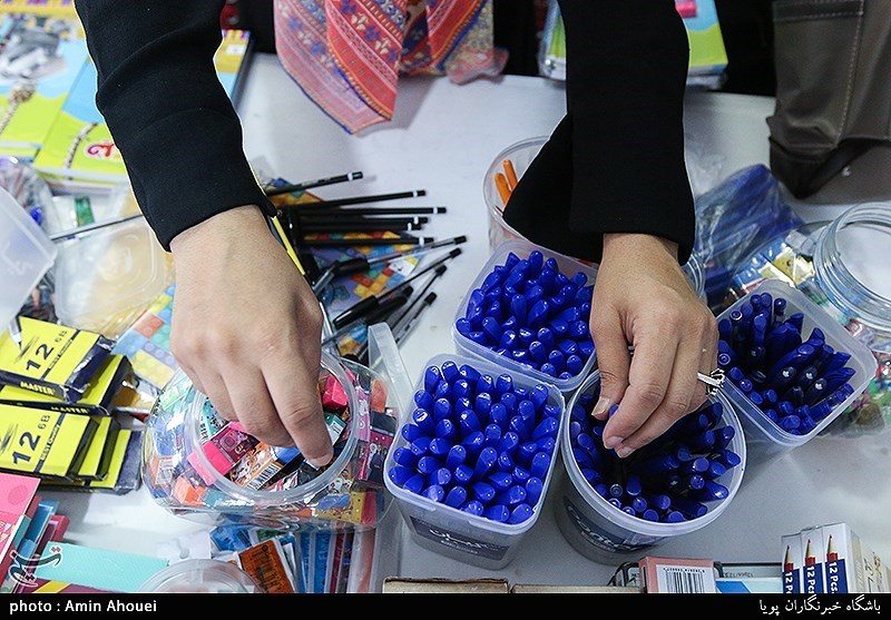 1000 بسته لوازم‌التحریر میان دانش‌آموزان محروم کرمانشاه توسط خادمیاران رضوی توزیع می‌شود