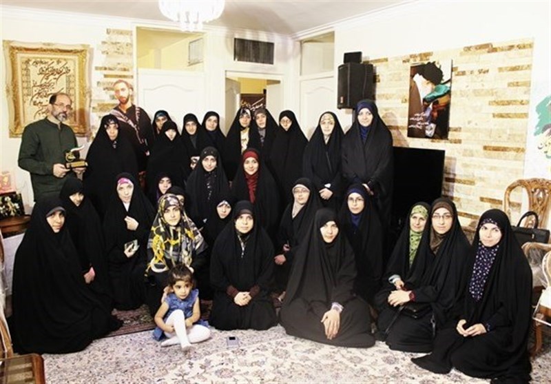 دختران انقلاب، مهمان خانواده شهید مدافع امنیت