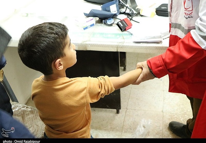 کاروان سلامت هلال احمر در مناطق سیل‌زده اشکورات گیلان به روایت تصویر