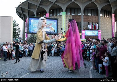 اجراهای محیطی هفدهمین جشنواره بین‌المللی تئاتر عروسکی تهران مبارک