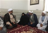 نماینده ولی‌فقیه در استان کرمان با مادر شهیدان زابلی‌زاده دیدار کرد